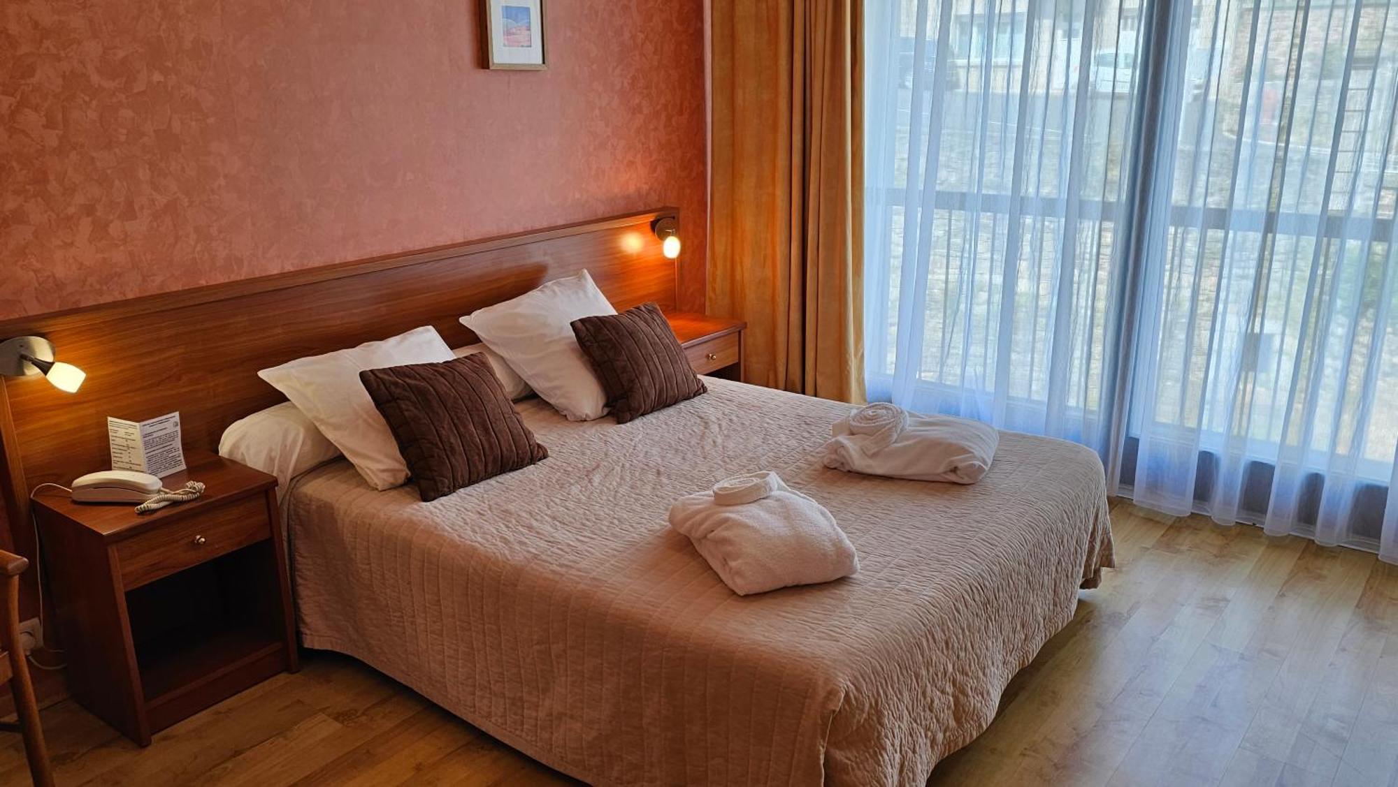 Brit Hotel Du Ban شودز آيْج المظهر الخارجي الصورة
